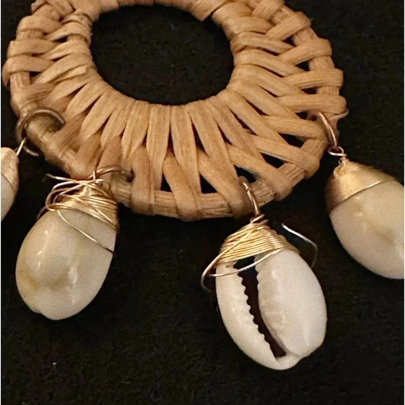 Rattan in the Sand Earrings - Picture 2 of 3